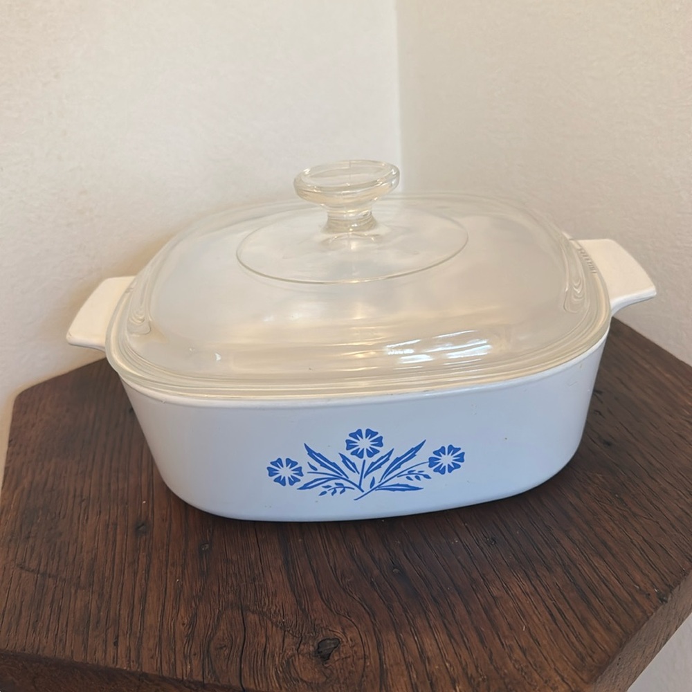 Vintage Corning Ware Blue Cornflower With Lid tee